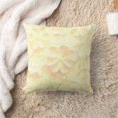 Soft Yellow Floral Dream Throw Pillow クッション (ブランケット)