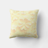 Soft Yellow Floral Dream Throw Pillow クッション (裏面)