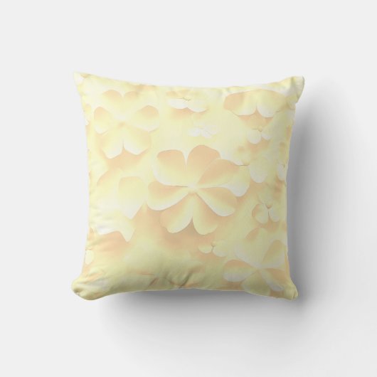 Soft Yellow Floral Dream Throw Pillow クッション (正面)