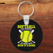 Softball Was Invented To Show Boys How It's Done キーホルダー (正面)