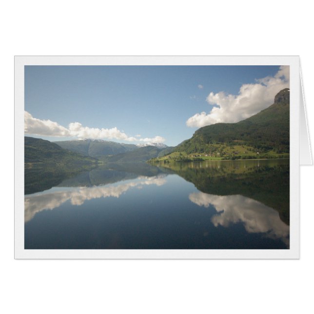 Sognefjordのフィヨルド (正面横)