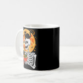 Soky Skeleton Eating Ramen Bowl With Cat Halloween コーヒーマグカップ (正面左)