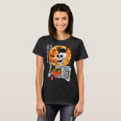 Soky Skeleton Eating Ramen Bowl With Cat Halloween Tシャツ (正面フル)