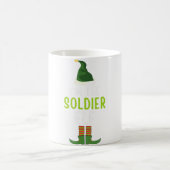 Soldier Elf Funny Christmas Pajama コーヒーマグカップ (中央)