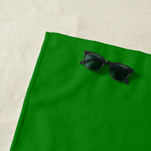 Solid bright green ビーチタオル (インサイチュ)