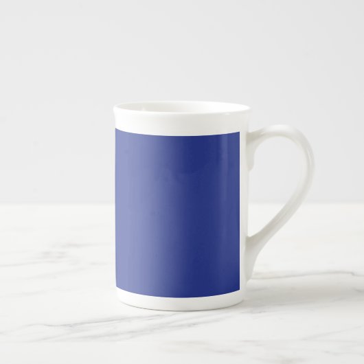 Solid Deep Blue Backdrop | Bold Minimalist Design ボーンチャイナマグカップ (右)