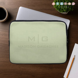 Solid Soft Light Pastel Sage Moss Green Color ラップトップスリーブ