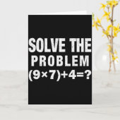 Solve The Problem (9×7)+4=_ Funny Math Teacher カード (黄色い花)