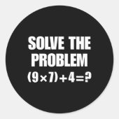 Solve The Problem – Funny Math Equation (9×7)+4=67 ラウンドシール (正面)