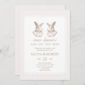 Some Bunnies Are On The Way Pink Bow Twin shower 招待状 (正面/裏面)