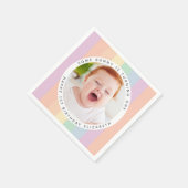 Some Bunnyが虹の一枚の誕生日写真を撮っている スタンダードカクテルナプキン (角)