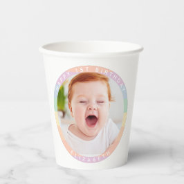 Some Bunnyが虹の一枚の誕生日写真を撮っている 紙コップ