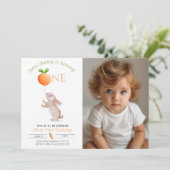 Some Bunny 1st誕生日フォトニュートラル – カスタマイズ可能 招待状 (スタンド正面)