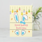 Some bunny loves you | Funny Easter Pun カード (スタンド正面)