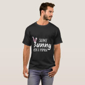 Some Bunny Needs A Mimosa Alcohol Easter Brunch Tシャツ (正面フル)