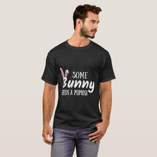 Some Bunny Needs A Mimosa Alcohol Easter Brunch Tシャツ (正面フル)