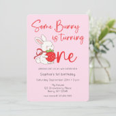 Some Bunny Strawberry 1st Birthday Photo 招待状 (スタンド正面)
