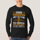 Some Grandpas Take Naps Real Grandpas Play Disc Go Tシャツ (正面)