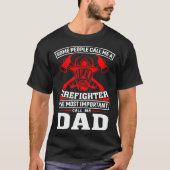 Some People Call Me A Firefighter Firefighter Dad Tシャツ (正面)