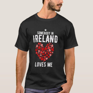 Somebody In Ireland Loves Me Valentine Irish Wife  Tシャツ