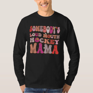 Somebody s Loud Mouth Hockey Mama Groovy Retro On  Tシャツ