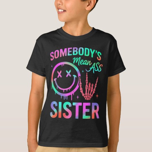Somebody's Mean Sister Funny Humor Quote Funny Sis Tシャツ (正面)