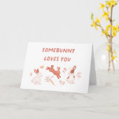 Somebunnyはあなたを愛している カード (黄色い花)