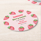 Someone Berry Sweet Pink Strawberry Baby Shower ラウンドペーパーコースター (アングル)
