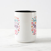 Someone in Indiana Loves Me Boho Hippie Design ツートーンマグカップ (中央)