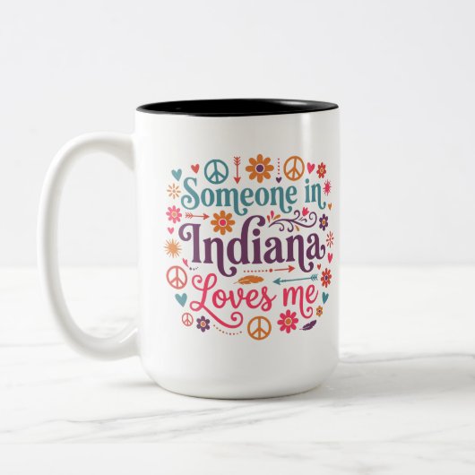Someone in Indiana Loves Me Boho Hippie Design ツートーンマグカップ (左)