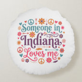 Someone in Indiana Loves Me Boho Hippie Design ラウンドクッション (裏面)