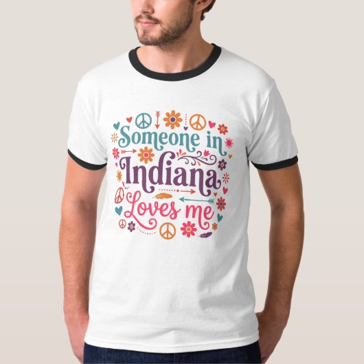 Someone in Indiana Loves Me Boho Hippie Design Tシャツ (正面)