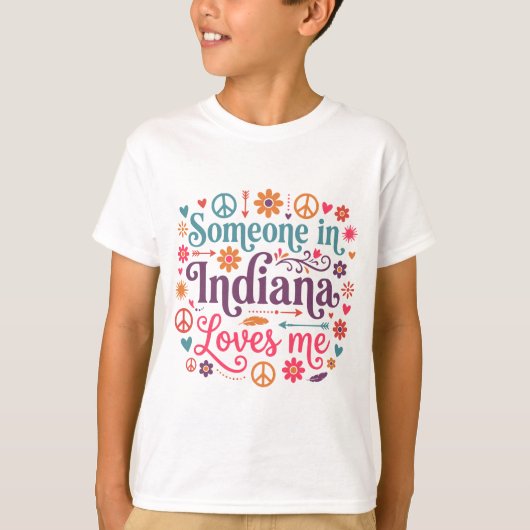 Someone in Indiana Loves Me Boho Hippie Design Tシャツ (正面)