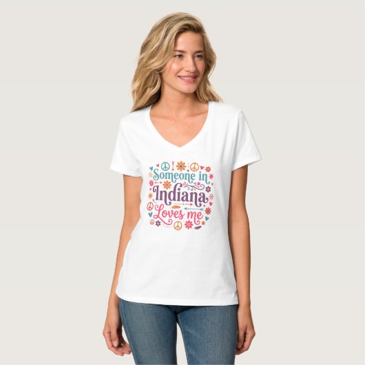 Someone in Indiana Loves Me Boho Hippie Design Tシャツ (正面フル)
