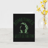 Sometimes I Just Be Farting Frog Humor Funny Fart  カード (黄色い花)