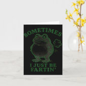 Sometimes I Just Be Farting Frog Humor Funny Fart  カード (黄色い花)