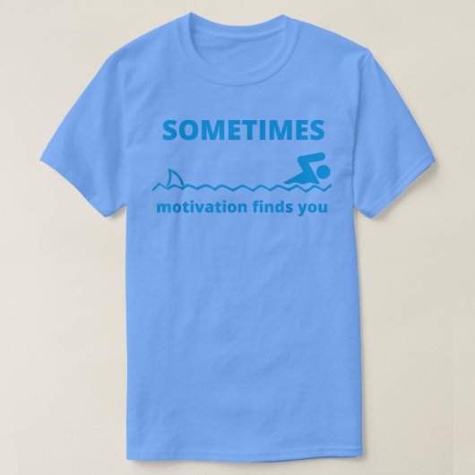 Sometimes Motivation Finds You Funny Quote Shark  Tシャツ (デザイン正面)