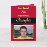 Son name photo red yellow birthday（赤い黄色の誕生日） カード<br><div class="desc">特別な息子の誕生日カードのために。写真と名前を付けて、このグリーティングカードをカスタマイズする。赤、黄、黒で設計。</div>