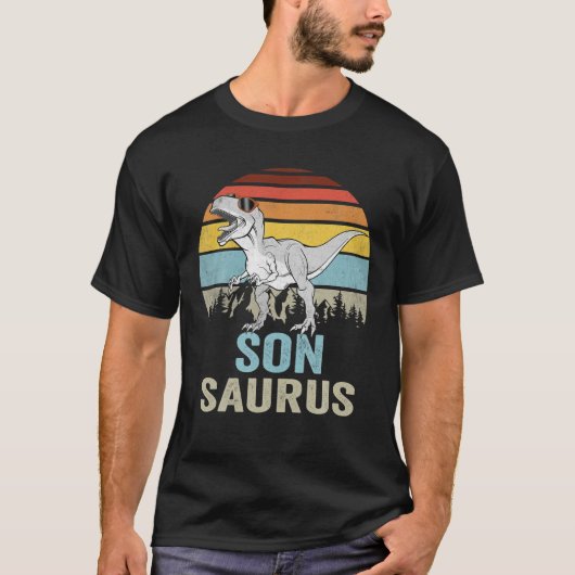 Sonsaurus T Rex Dinosaur Son Saurus Family Dinosau Tシャツ (正面)