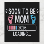 Soon to Be Mom 2026 Loading Pregnancy Announcement ワインラベル (シングルラベル)
