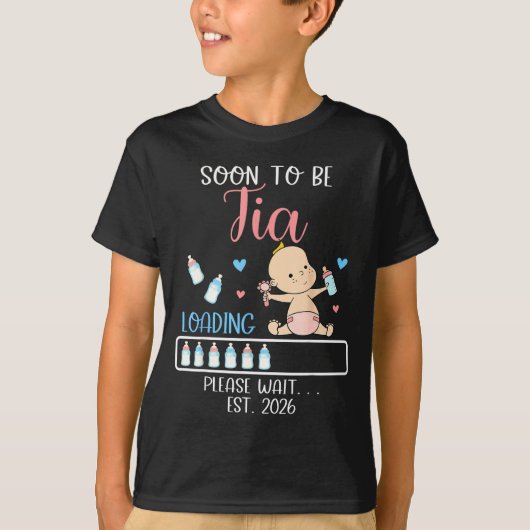 Soon To Be Tia 2026 Of Baby Girl Loading Funny Fam Tシャツ (正面)