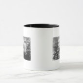 Sophia Farrellおよび女中1899年 マグカップ (中央)