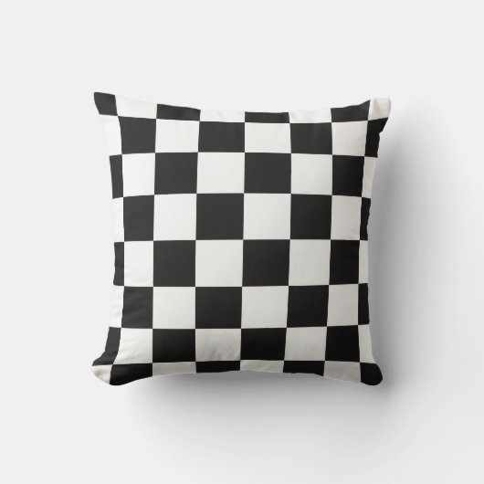 Sophisticated Black and White Checkered Pattern クッション (正面)