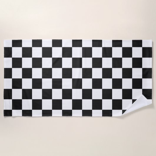 Sophisticated Black and White Checkered Pattern ビーチタオル (正面)