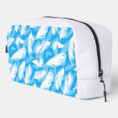 Sophisticated Feather Design On A Bright Blue ドップキット (右コーナー)