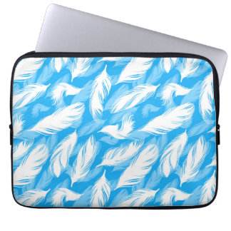 Sophisticated Feather Design On A Bright Blue  ラップトップスリーブ