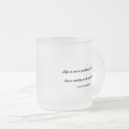 Soren Kierkegaardによる生活引用文 – 人生は… フロストグラスマグカップ (正面右)