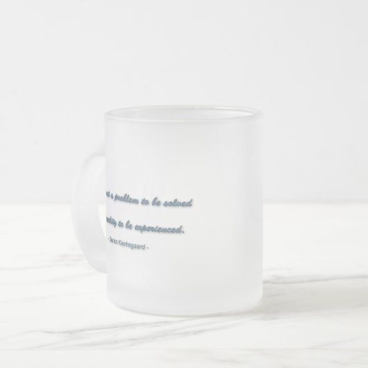 Soren Kierkegaardによる生活引用文 – 人生は… フロストグラスマグカップ (正面左)
