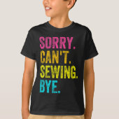 Sorry Can't Sewing Bye Teacher Student Funny Sewin Tシャツ (正面)