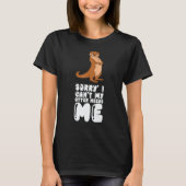 Sorry I Cant My Otter Needs Me Tシャツ (正面)